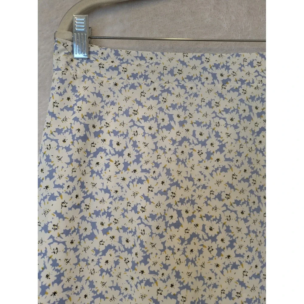 Mikarose A-Line Skirt Women's XL Blue White Floral Modest Knee Length Elastic‎